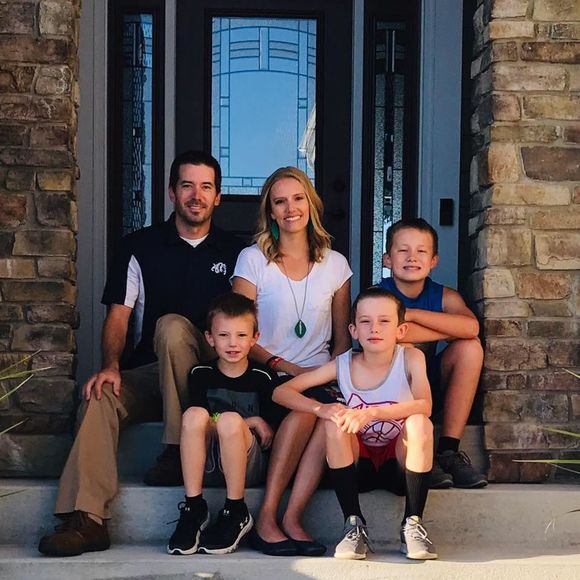 Meet your Posher, Laura - Picture 1 of 1